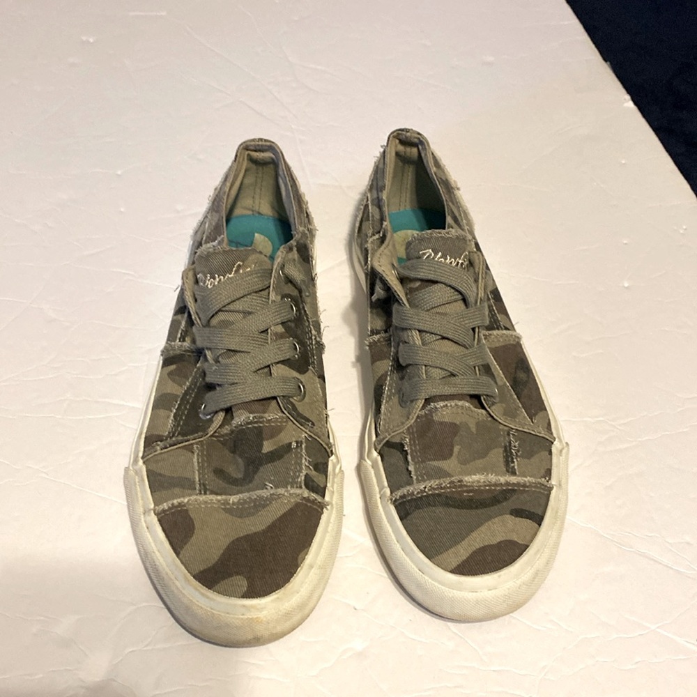 BLOWFISH size 9 camo print, green, black brown.